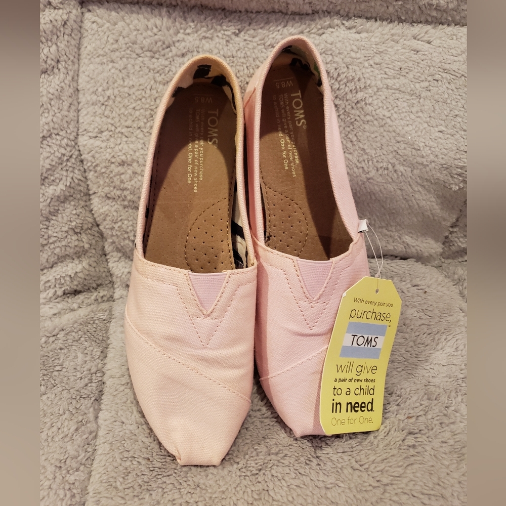 NWT TOMS Women's Pink Icing Flats Size 8.5